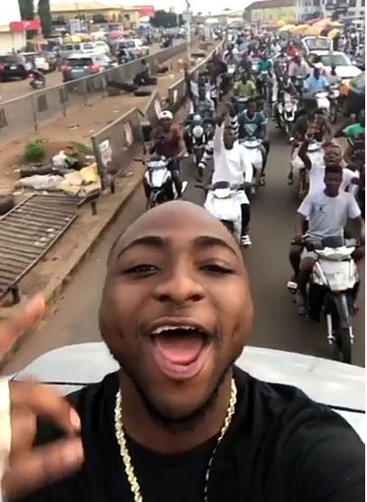 See How Pop Star Davido and Teeming Fans Caused Serious Traffic in Ghana (Photo+Video)