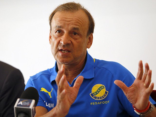 Super Eagles Coach, Rohr Visits Women National Team At Their Training Ground (Photo)