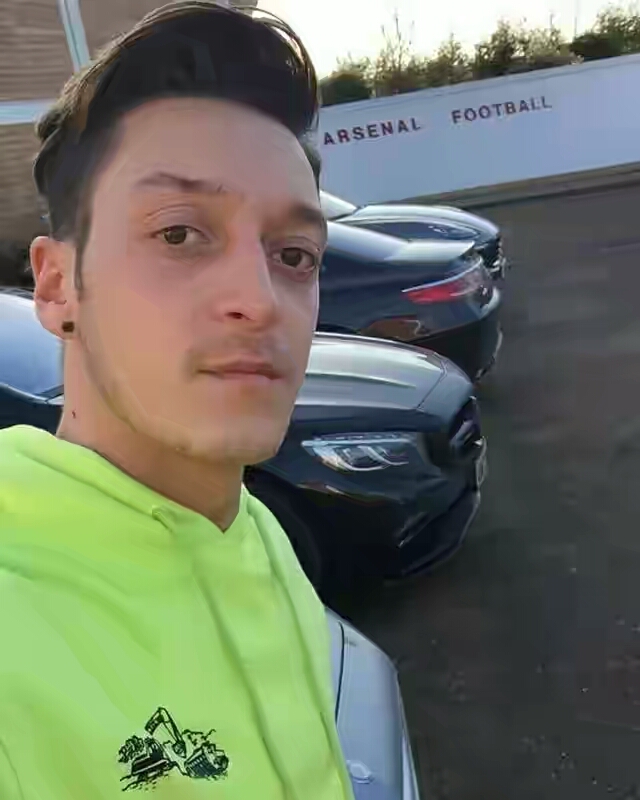 Mesut Ozil reports that he’s back from the Flu on Facebook