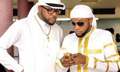 “Kcee Sold His Birthright To E-money For Less Than N500m” – Tweeter User