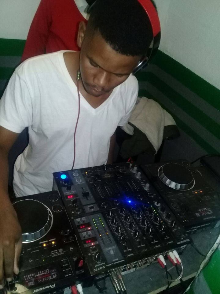 Chulumanco Godlo & Ricky Randar – uKhona ft. Dj Arthy (Fanatic Boyz)