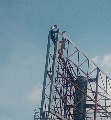 Man climbs billboard in Adamawa, asks Buhari to resign within 12hours