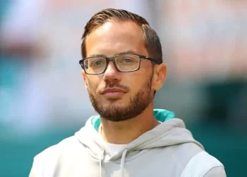 Mike McDaniel Parents, Wife, Age, Salary, Father, College & Vape