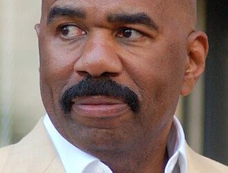 Steve Harvey Net worth, Earnings & Properties
