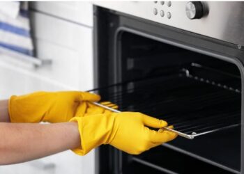 How to clean baking oven easily