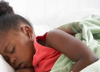 Kids who sleep on time make moms happier, study says