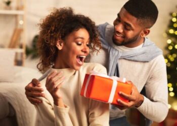 6 reasons why you should give your partner a chance to miss you!