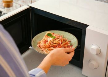 7 uses of the microwave besides heating your food