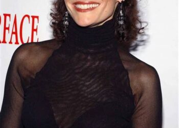Mary Elizabeth Mastrantonio; How Rich is