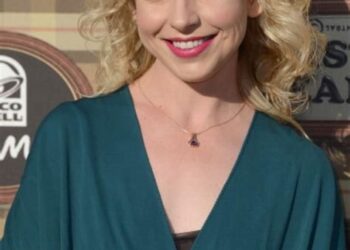 Lecy Goranson Net Worth; How Rich is Lecy Goranson?