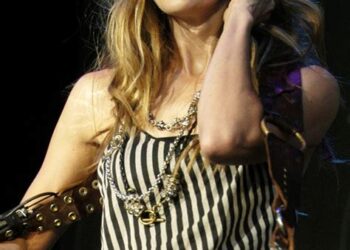 Emily Robison Net Worth; How Rich is Emily Robison?