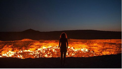 THE DOOR TO HELL!!! See The Darvaza Gas Crater That Sits In The Heart Of Karakum Desert That Has Been Burning For Almost 50 YEARS